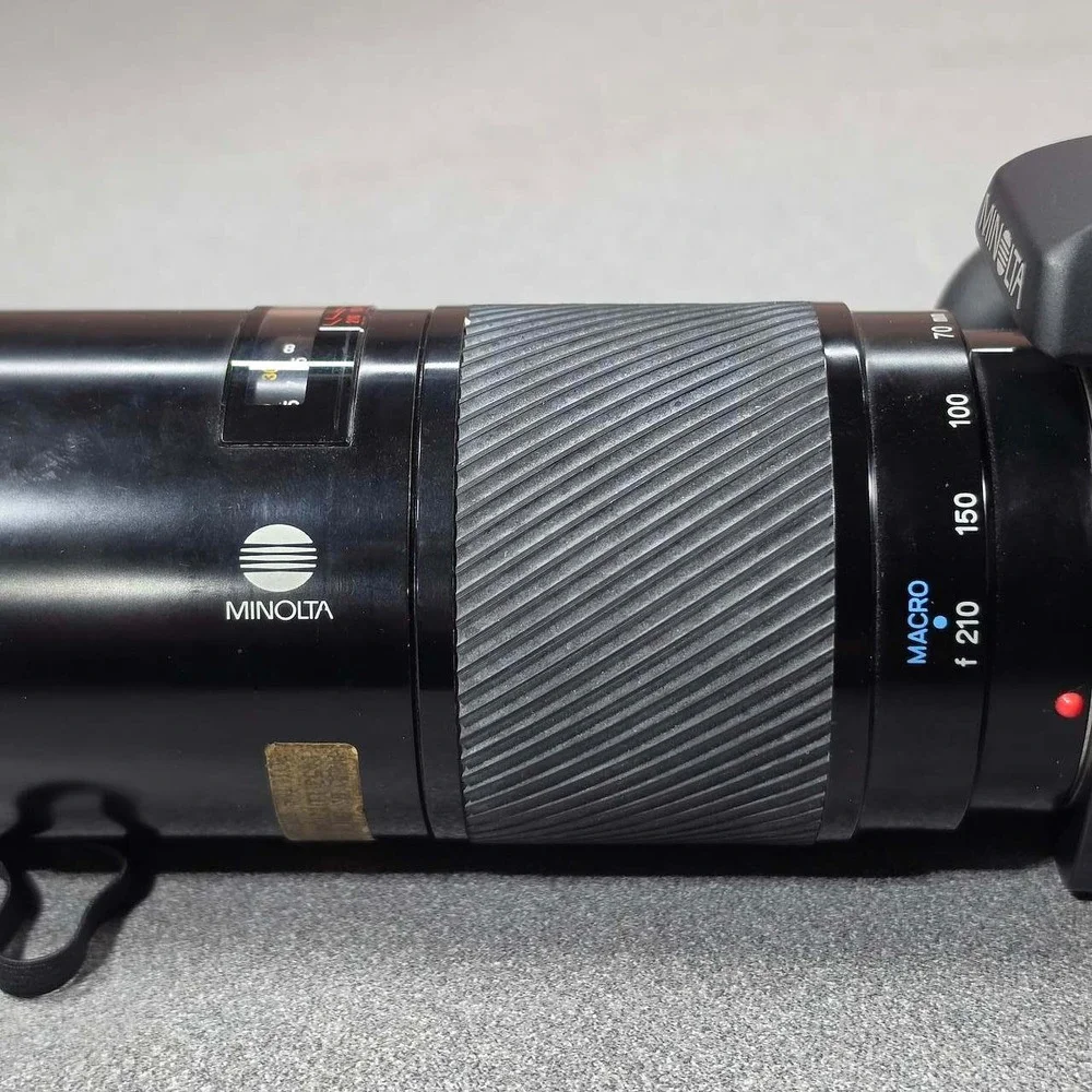 Minolta Maxxum 70 SLR Film Camera 35mm Excellent 70-210mm f/4.5-5.6 lens Works.